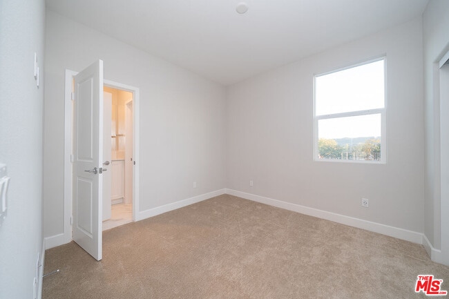 Building Photo - 3015 Tallahassee Ln