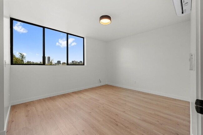 Building Photo - 2664 L St