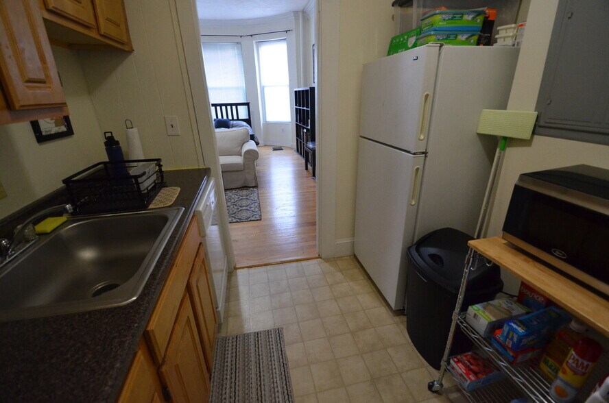 Building Photo - 589 Beacon St