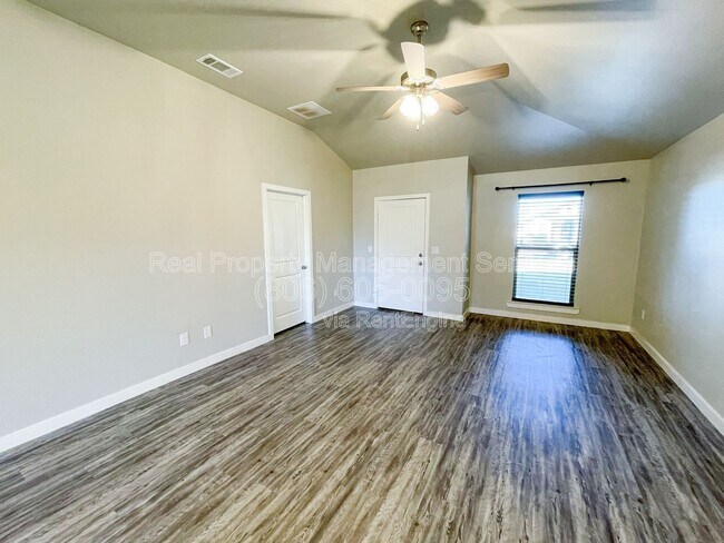 Building Photo - 3410 Bryan Ave