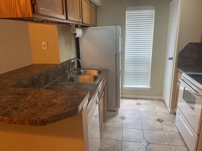 Building Photo - 2120 El Paseo St