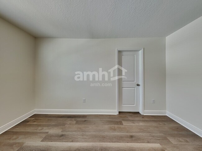 Building Photo - 27243 St Andrews Ave