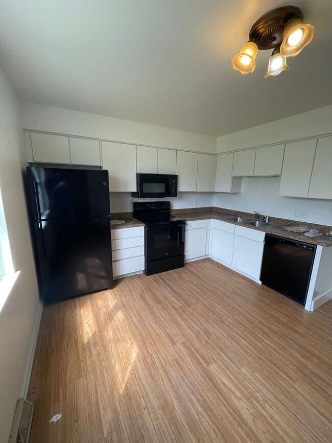 Building Photo - 3 Bed 2 Bath Townhouse in Manchester York