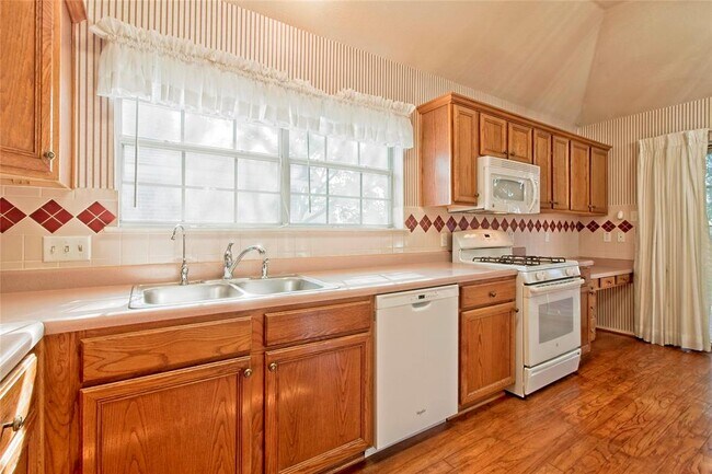 Building Photo - 108 Rio Vista Dr