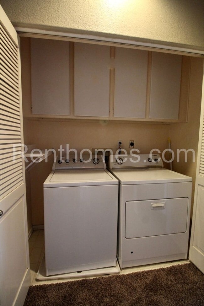 Building Photo - San Marcos, 1897 Matin Circle #217 - Great location! Close to shopping, restaurants, and easy acc...