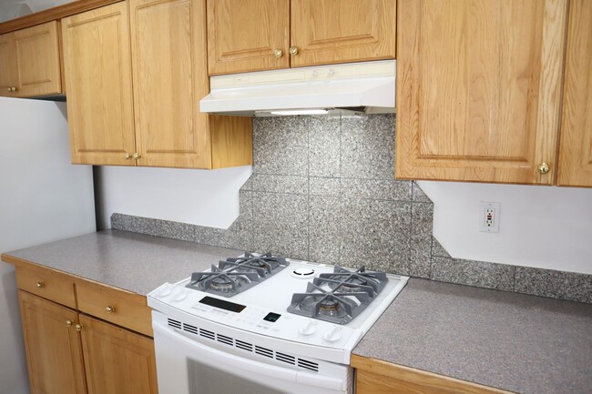 Building Photo - 7218 NE 65th Pl