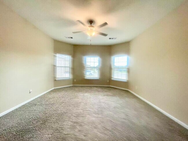 Building Photo - 1702 Sandalwood Way