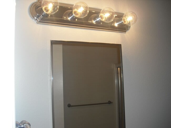 Building Photo - LOVELY & SPACIOUS 2 BEDROOM PENTHOUSE CONDOMINIUM