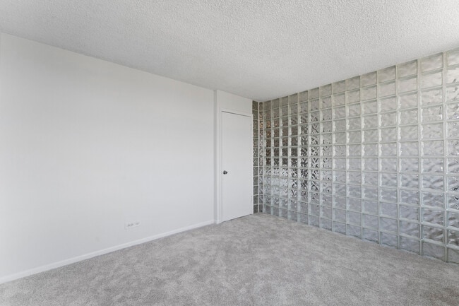 Building Photo - 2754 N Hampden Ct