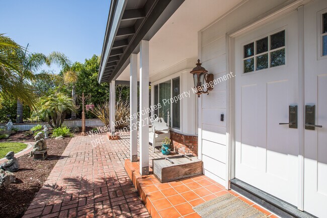 Building Photo - 1062 Foxenwood Dr