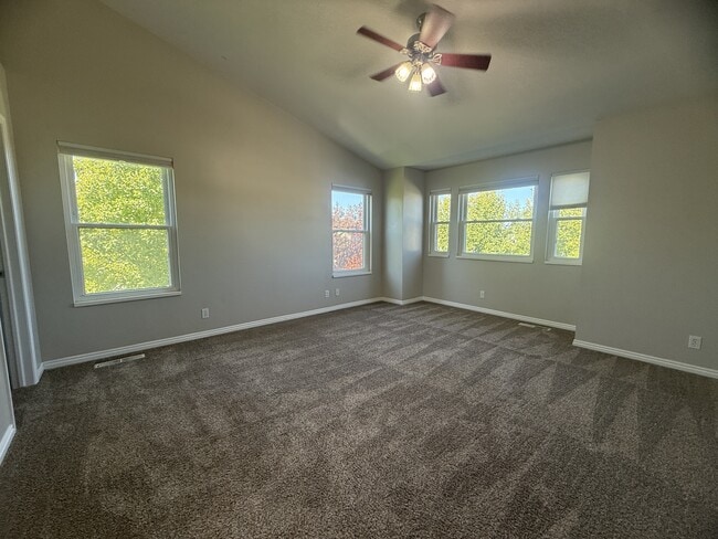 Building Photo - 137 Stern Ct