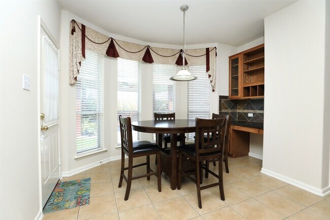 Building Photo - 6523 Trenton Lake Ln
