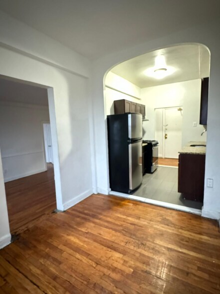 Building Photo - 129 N Walnut St