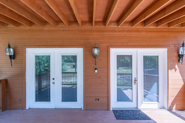 Building Photo - 2865 Old Thomson Rd