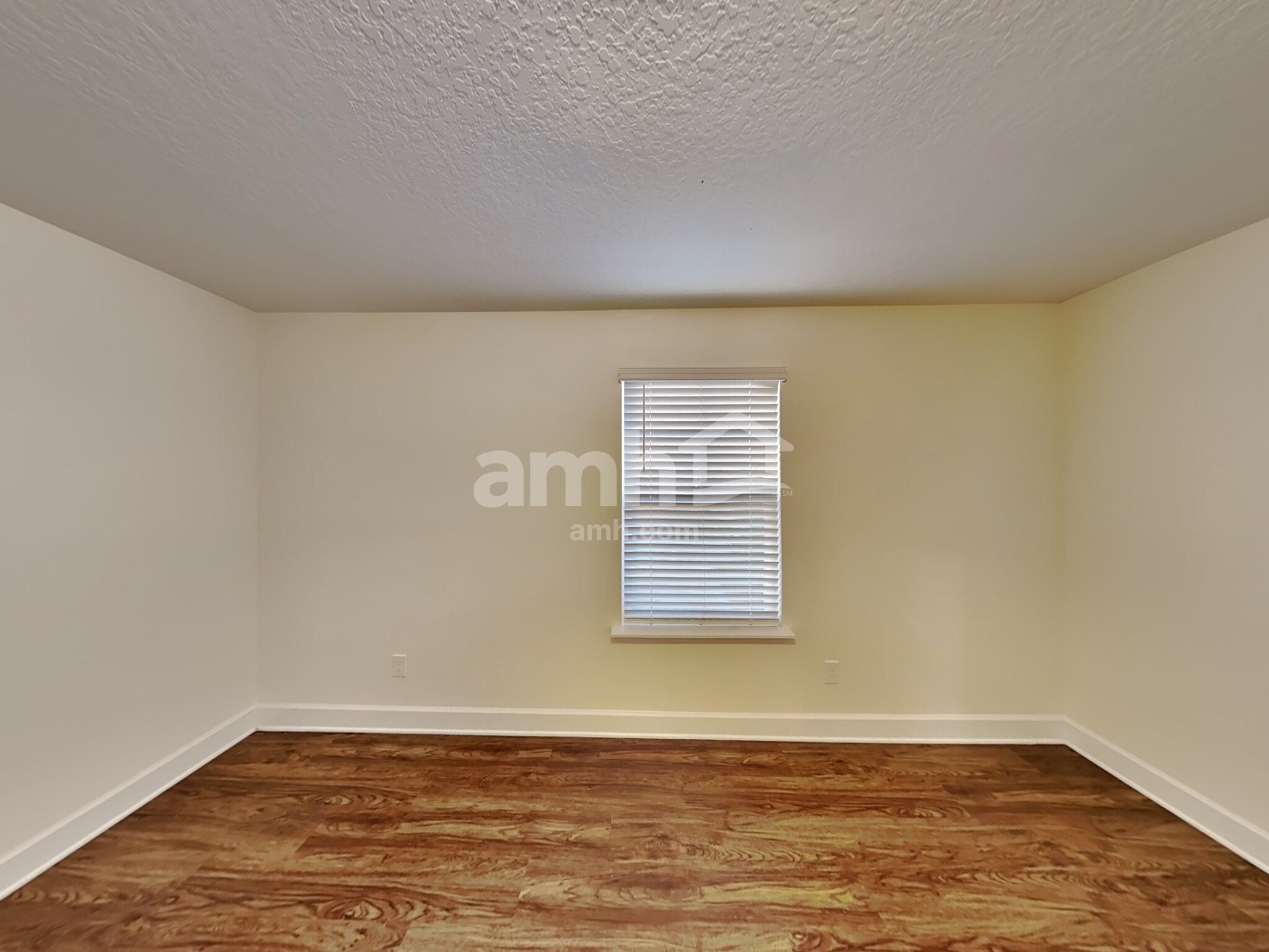 Building Photo - 405 Crestrun Loop