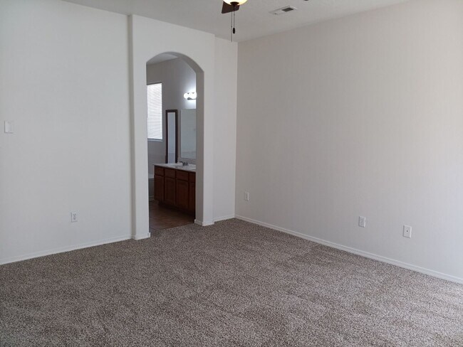 Building Photo - 3 Bedroom, 2 Bathroom Home! Available Soon!!