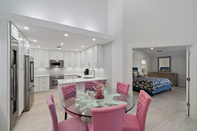 Building Photo - 3902 Fairway Dr N