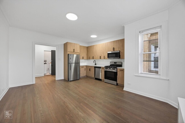 Building Photo - 6511 N Leavitt St