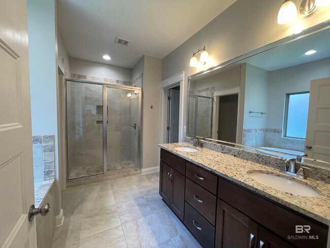 Building Photo - 253 Hawthorne Cir