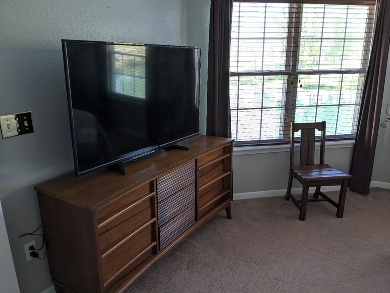 Building Photo - 180 W Rockford Dr