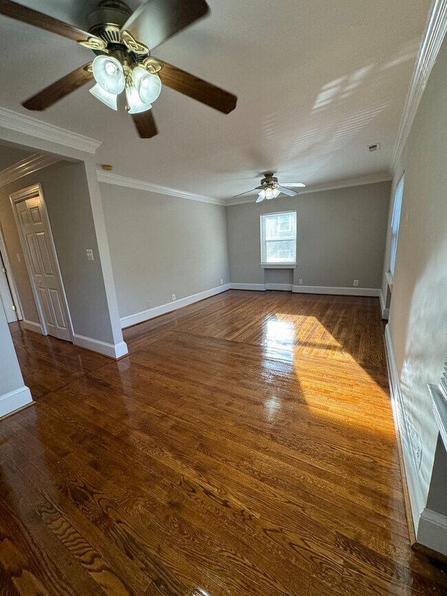 Building Photo - 67 E Shirley Ave