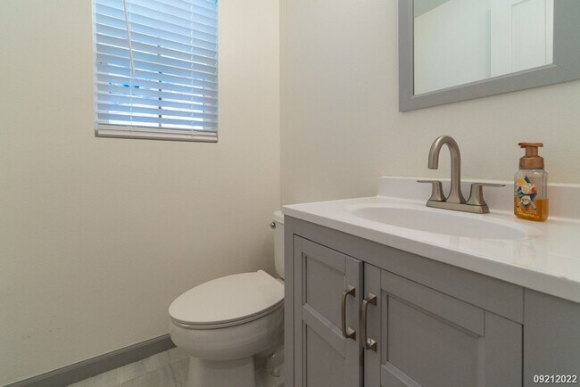 Building Photo - CENTRAL AC 3BR 2.5BA w/2-Car Garage & Backyard @ Spinnaker, Ewa Beach!