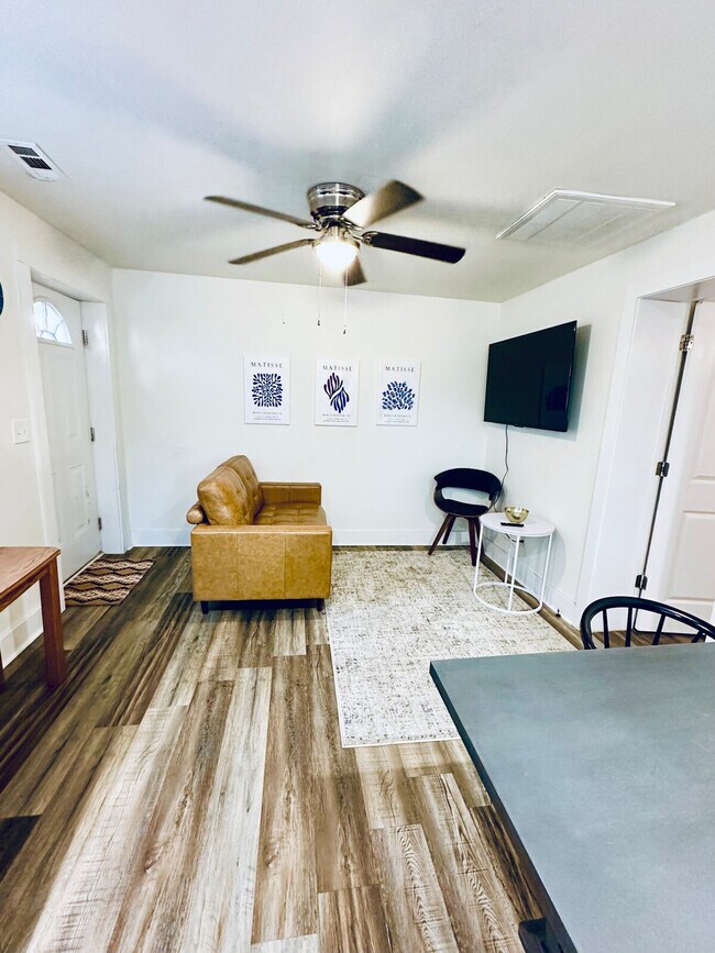 Primary Photo - 115 Colonial Ave