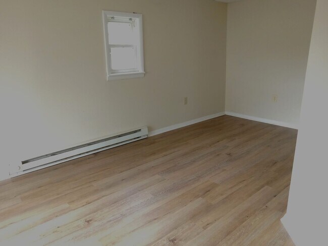 Building Photo - 328 D St