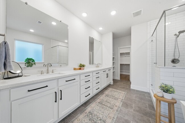 Building Photo - 1807 Bingham St