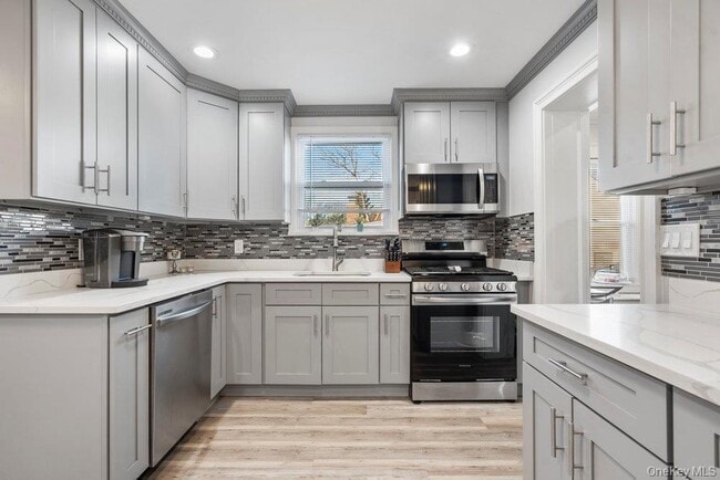 Building Photo - 9 George St