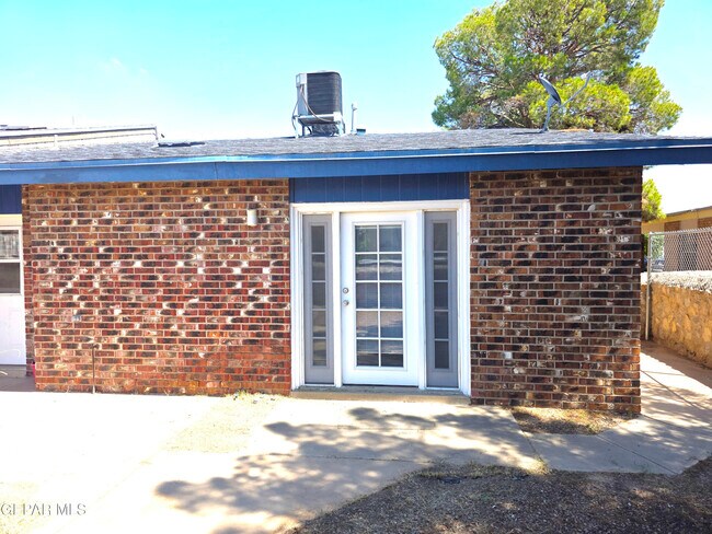 Building Photo - 10950 Delafield Dr