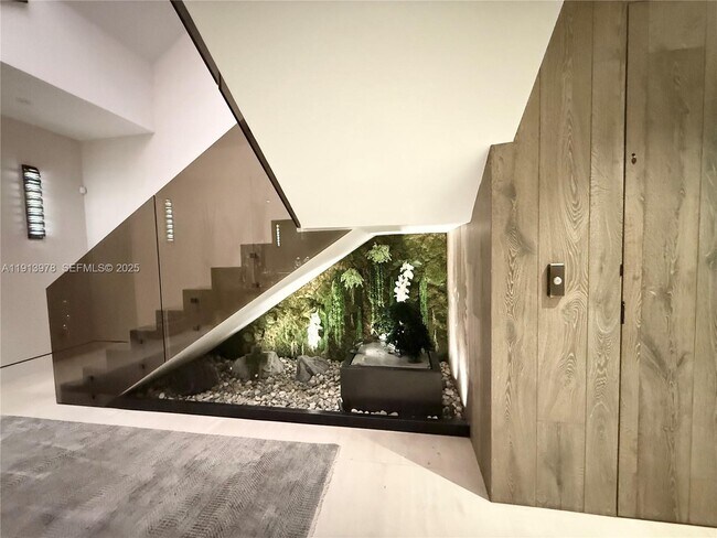 Building Photo - 3554 W Glencoe St