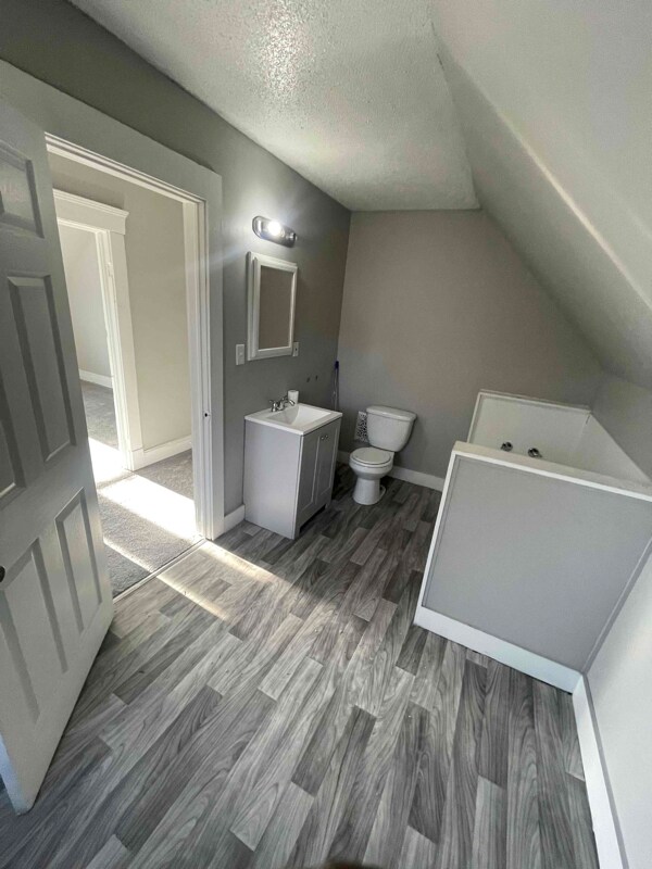 Building Photo - 602 E 99th St