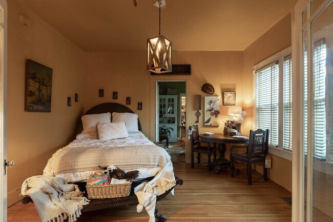 Building Photo - 108 Blount St