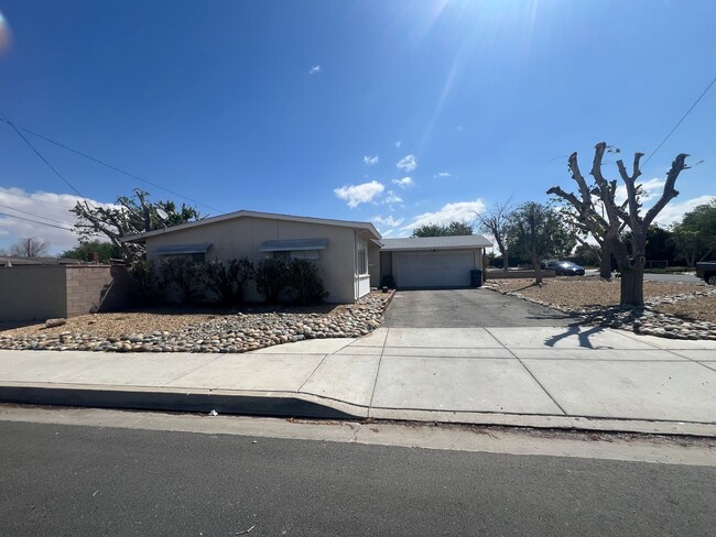 Building Photo - (APPLICATION PENDING) West Lancaster Home