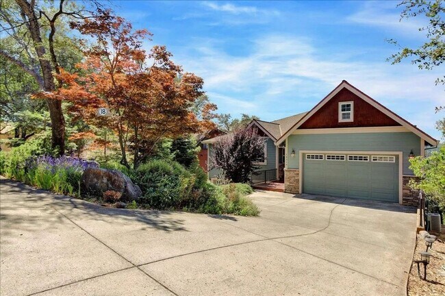 Building Photo - Lake View, 5 bedroom, 3 bath home in gated...