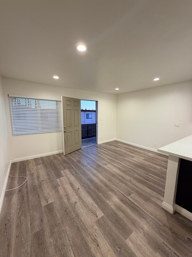 Building Photo - 278 E Washington Blvd