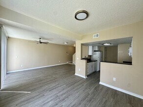 Building Photo - Fully renovated Townhome for Rent in Davenport, FL