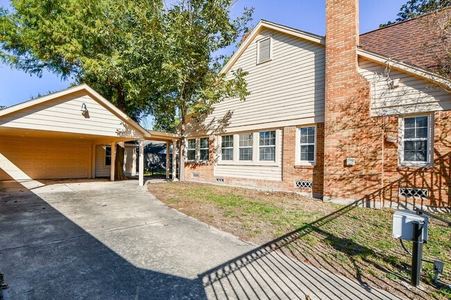 Building Photo - 609 Milwaukee St