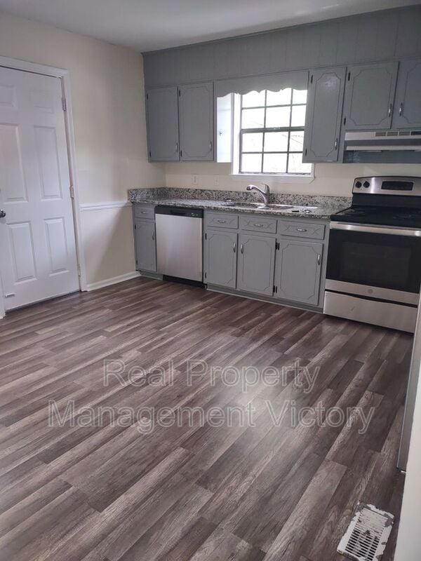 Building Photo - 1758 6th Pl NW