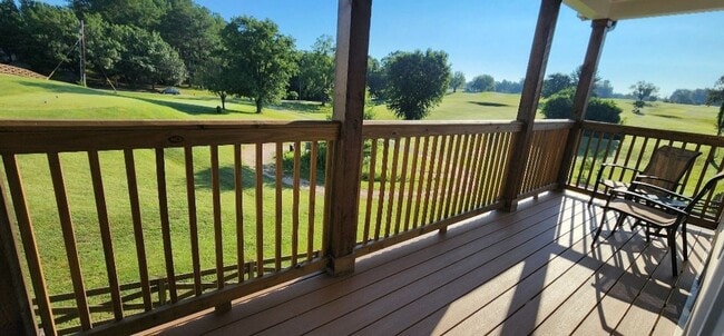 Building Photo - Modern 3-Bedroom Townhome with Pool Access Near Downtown Cookeville