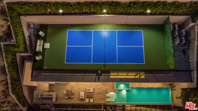 Building Photo - 8777 Hollywood Blvd