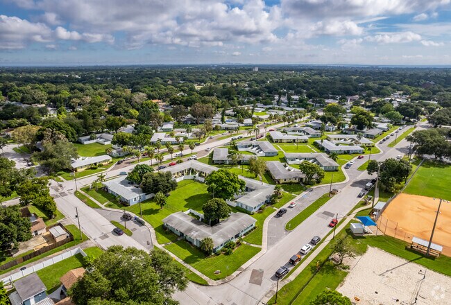Aerial Photo - Woodlawn Park Apartments