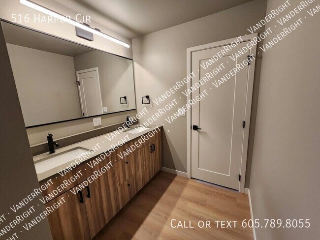 Building Photo - 516 Harper Cir