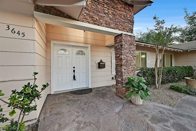 Building Photo - 3645 Forestcrest Dr