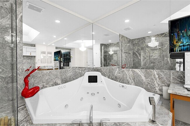 Building Photo - 16051 Collins Ave