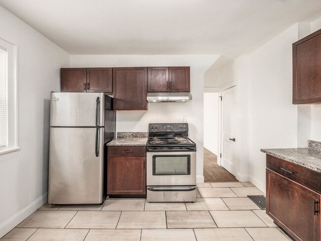 Building Photo - 1359 N 6th St