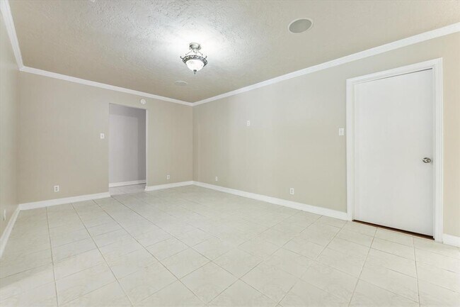 Building Photo - 9711 Long Branch Ln