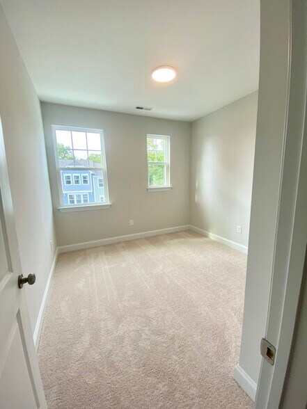 Building Photo - 2843 Macbeth Ln