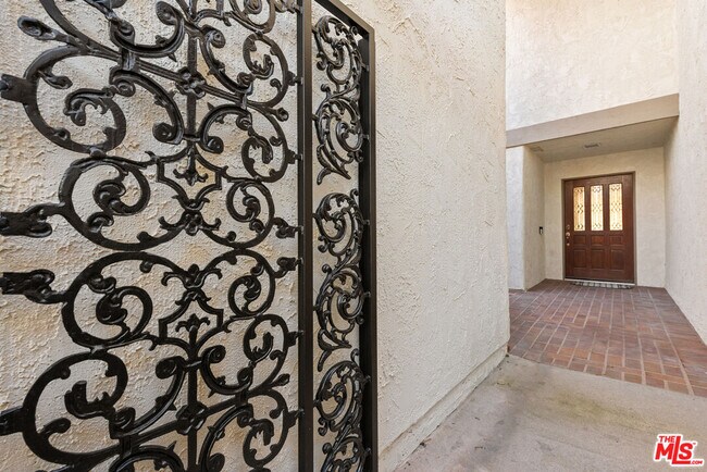 Building Photo - 106 Cresta Verde Dr